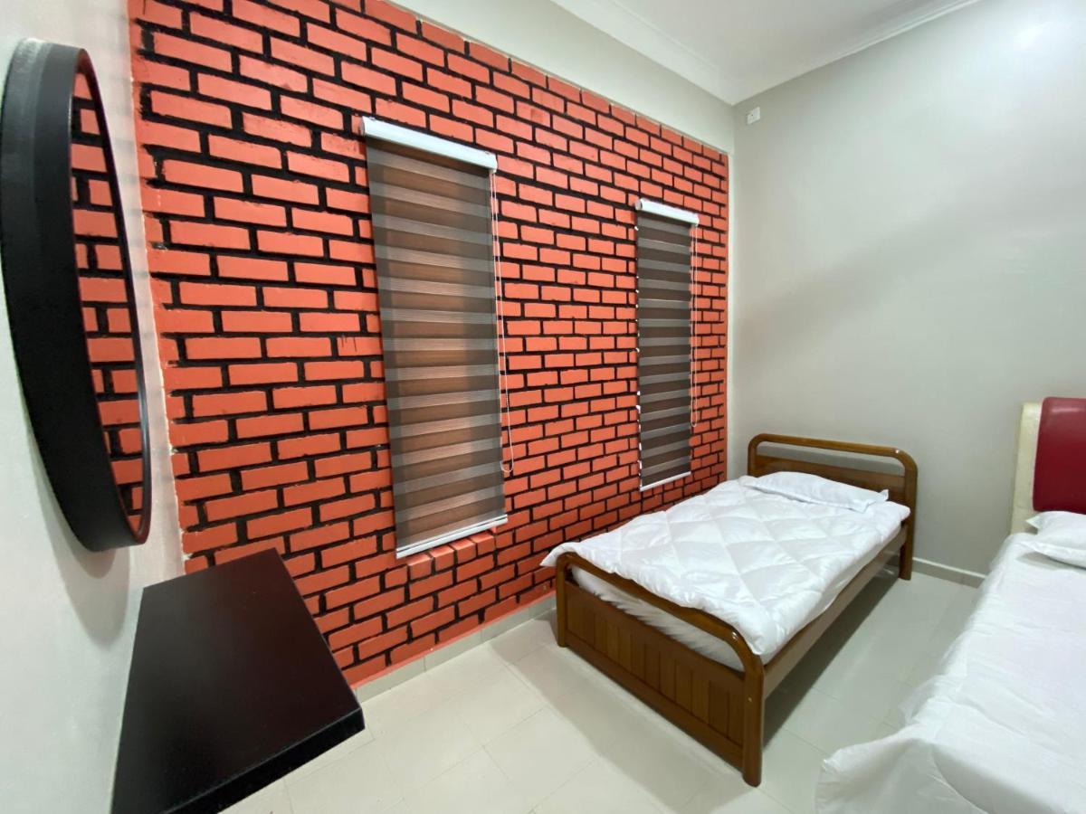 Sasuka Guesthouse Marang Exteriér fotografie